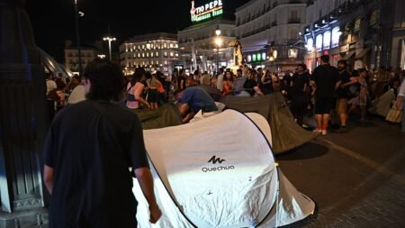 Madrid protests for 87-year-old Maricarmen and housing ends in sit in