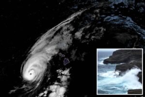 Hurricane Lowell barrels toward Hawaii — issued to Category 3 as heavy rain, flash floods pound islands Hurricane Lowell barrels toward Hawaii — issued to Category 3 as heavy rain, flash floods pound islands