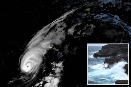 Hurricane Lowell barrels toward Hawaii — issued to Category 3 as heavy rain, flash floods pound islands Hurricane Lowell barrels toward Hawaii — issued to Category 3 as heavy rain, flash floods pound islands