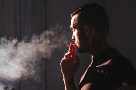 Smoking is making you lonely: study Smoking is making you lonely: study