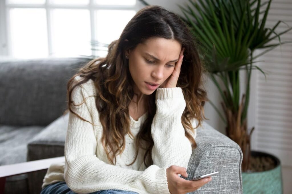 Young woman urged to leave ‘red flag’ romance after sharing ‘clingy’ boyfriend’s texts: ‘I hope she runs’