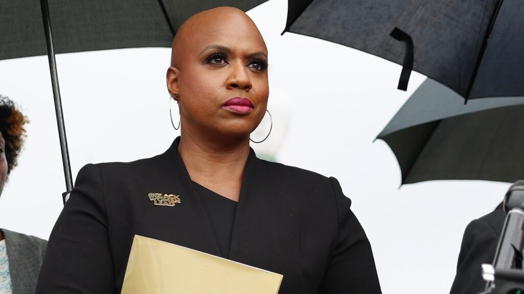 Scandal-plagued ‘Squad’ rep cruises to Democratic nomination with no GOP roadblocks in view Scandal-plagued ‘Squad’ rep cruises to Democratic nomination with no GOP roadblocks in view