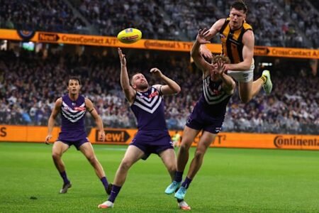 Freo’s shocker against Hawthorn was a blast from the past for fans, but they can still cling to hope