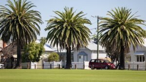 My suburb has a bottle-o, a vape shop, three massage parlours … and no residents My suburb has a bottle-o, a vape shop, three massage parlours … and no residents