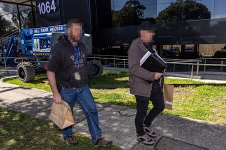 Police conduct raids in Victoria, Queensland in cross-border CFMEU operation Police conduct raids in Victoria, Queensland in cross-border CFMEU operation