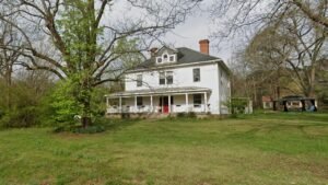 4 shot inside North Carolina home, 2 killed as police identify person of interest 4 shot inside North Carolina home, 2 killed as police identify person of interest