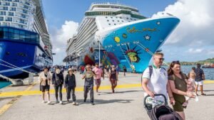 Cruise passengers erupt over ‘rude’ luggage habit that sharply divides travelers Cruise passengers erupt over ‘rude’ luggage habit that sharply divides travelers
