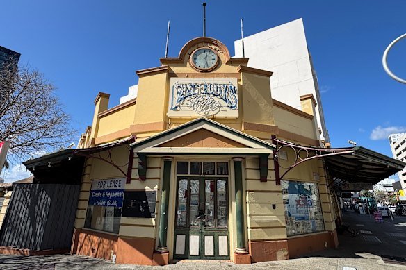 The former Fast Eddys restaurant is located at 454 Murray Street.