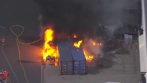 3 dead, 1 hospitalized after news helicopter crashes in Los Angeles commercial area