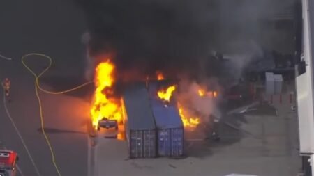 3 dead, 1 hospitalized after news helicopter crashes in Los Angeles commercial area 3 dead, 1 hospitalized after news helicopter crashes in Los Angeles commercial area