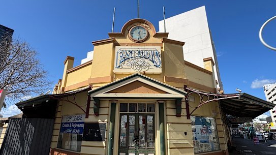 The former Fast Eddys restaurant is located at 454 Murray Street.
