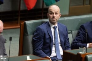 Liberals to host fundraising dinner with link to failed property developer Liberals to host fundraising dinner with link to failed property developer