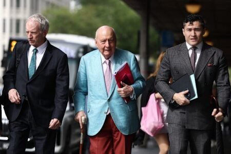 Alan Jones trial: Ex-athlete recounts alleged kiss