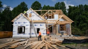 Home sellers may have to ‘take a hit’ as rates rise, real estate experts say