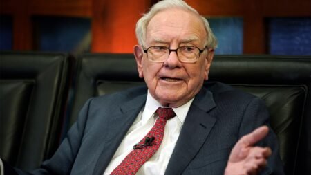 Warren Buffett steps down as chairman of Berkshire Hathaway Warren Buffett steps down as chairman of Berkshire Hathaway