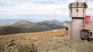 Hiker, 61, battles agonizing injury on grueling climb, resets dislocated shoulder himself Hiker, 61, battles agonizing injury on grueling climb, resets dislocated shoulder himself