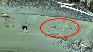 Tourists seeking ‘dramatic’ photo on isolated beach trapped by incoming tide