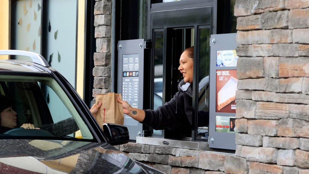 Fast-food drive-thrus took over American mornings for these key reasons Fast-food drive-thrus took over American mornings for these key reasons