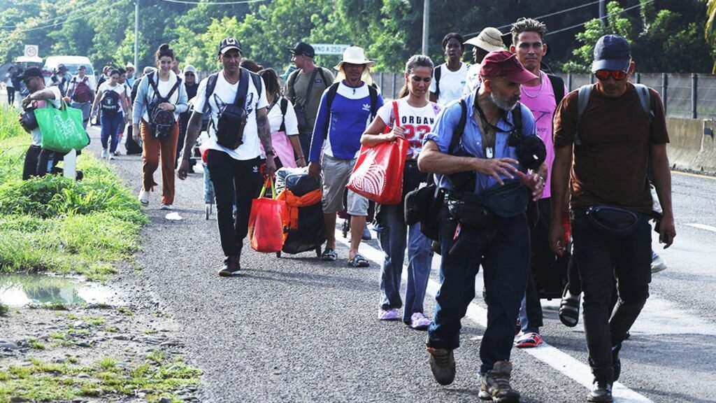 DHS send ominous warning as migrant caravan heads toward US-Mexico border from Honduras DHS send ominous warning as migrant caravan heads toward US-Mexico border from Honduras