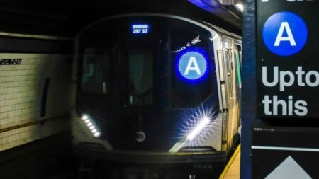 Man found dead on tracks at Brooklyn subway station after his bag reportedly gets stuck in closing doors Man found dead on tracks at Brooklyn subway station after his bag reportedly gets stuck in closing doors