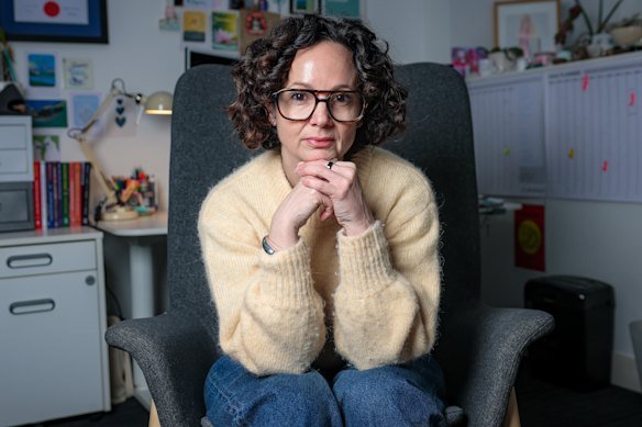 Thea Baker is a psychotherapist who treats many women who, like herself, have lived with chronic but undiagnosed pain.
