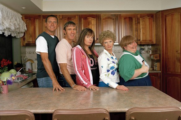 Szubanski (at right, as Sharon) with the cast of Kath & Kim.