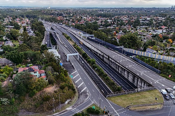 Pennant Hills Road, both bane and blessing, intersects with the M2.