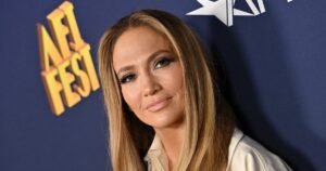 Jennifer Lopez’s Ultra-Wide-Leg Denim Style Makes Your Waist Appear Slimmer Effortlessly