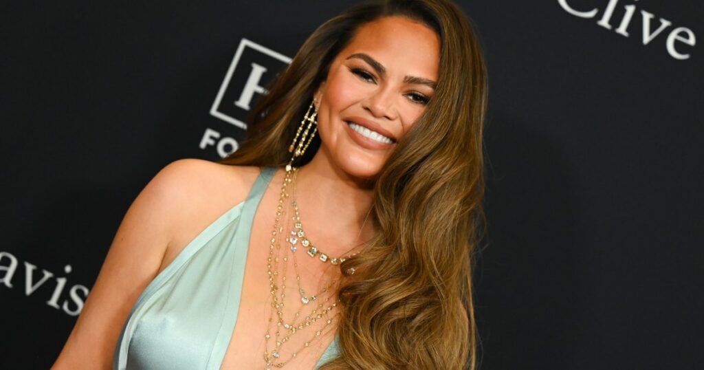 Chrissy Teigen Found the Most Relaxed, Luxe Travel Pants — But This Pair Might Be Comfier Chrissy Teigen Found the Most Relaxed, Luxe Travel Pants — But This Pair Might Be Comfier