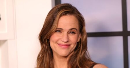 Jennifer Garner Wore These Exact Comfy Shoes for Date Night — And We Found Them on Amazon