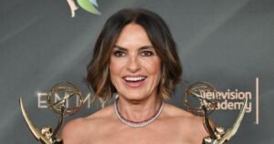 Mariska Hargitay Gives Emotional Emmys Acceptance Speech for ‘My Mom Jayne’ While Nodding to Gloria Steinem