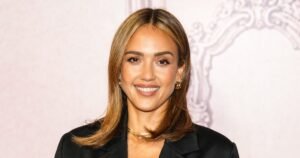 Take Notes! Jessica Alba’s Classic Fall Boots Style Is the Secret to Model-Long Legs Take Notes! Jessica Alba’s Classic Fall Boots Style Is the Secret to Model-Long Legs