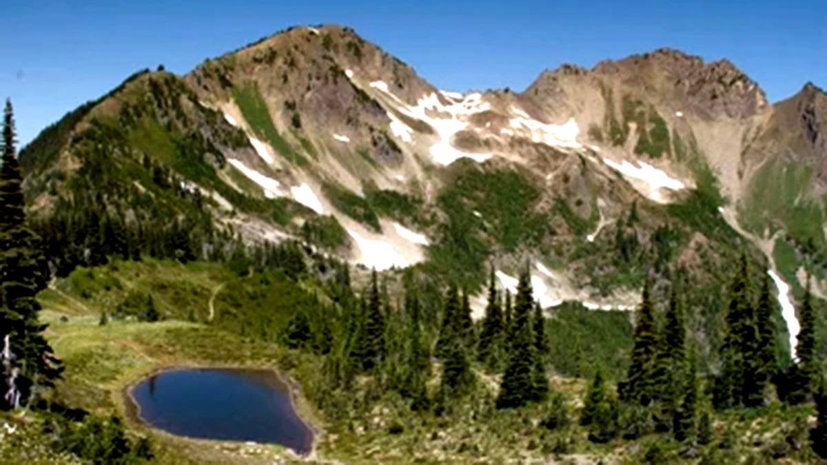 A view of Oyster Lake below Mt. Appleton