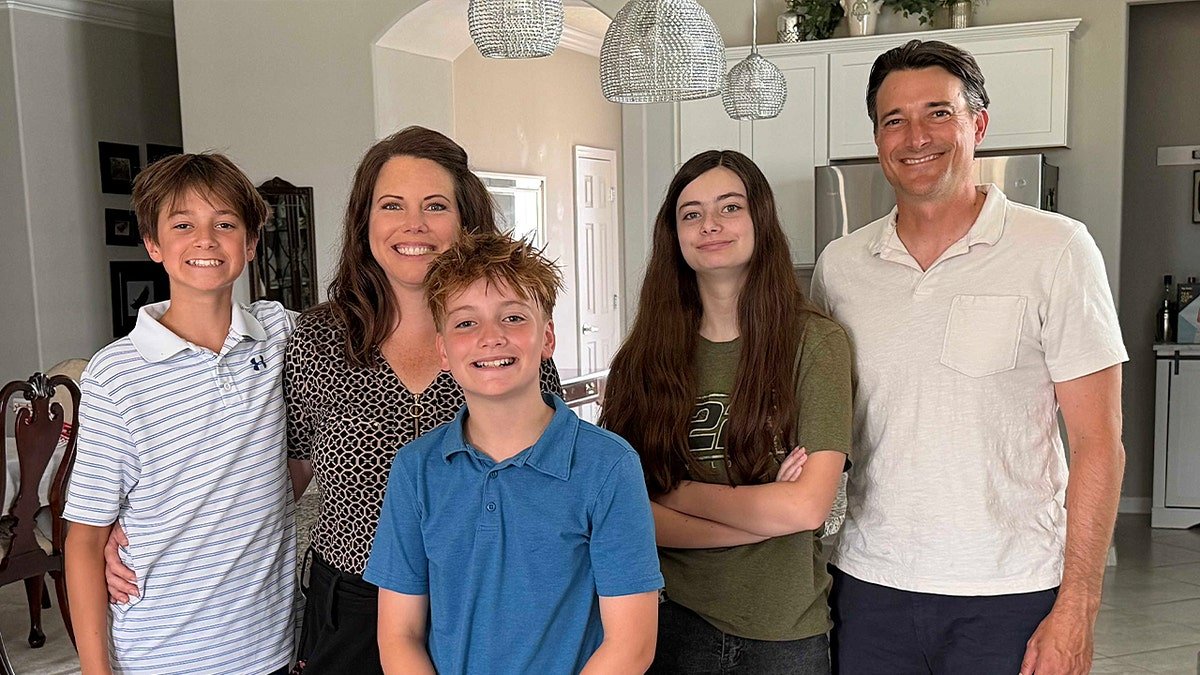 a picture of a 5-person family with three kids