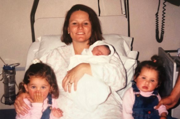 The sisters with their mother, Claudean Uamaki-Mu.