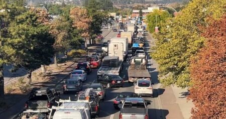Bennett Bridge crash brings Central Okanagan traffic to a standstill
