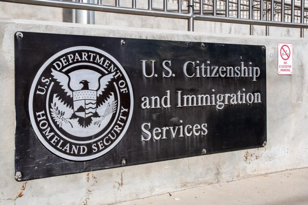 Senior immigration official and alleged moneyman caught accepting 0K in bribes for citizenship favors: prosecutors Senior immigration official and alleged moneyman caught accepting 0K in bribes for citizenship favors: prosecutors