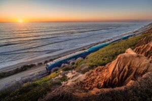 Metrolink Pacific Surfliner railroad in San Clemente closes as intense weather crashes coast Metrolink Pacific Surfliner railroad in San Clemente closes as intense weather crashes coast