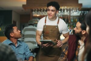 Restaurant worker’s ‘soft creep’ advice to get better tips sparks massive debate