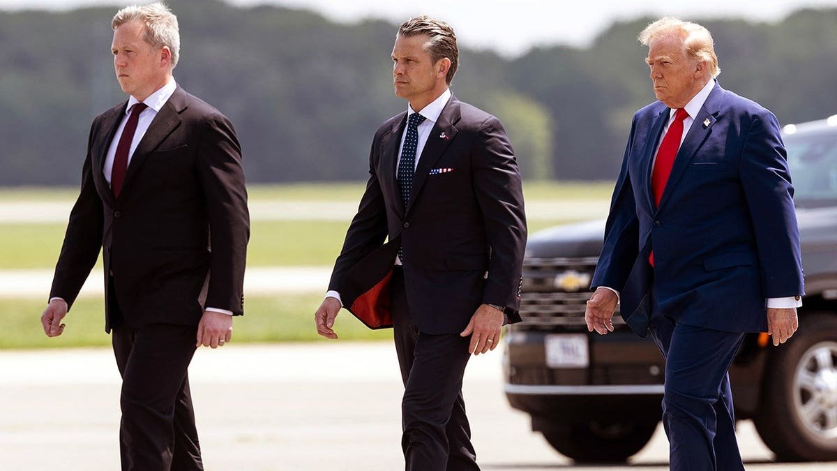 Then-Army Secretary Dan Driscoll, War Secretary Pete Hegseth, and President Donald Trump in July 2026.