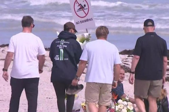 Friends gathered at the weekend to pay tribute to Greg O’Neill at Sorrento beach.