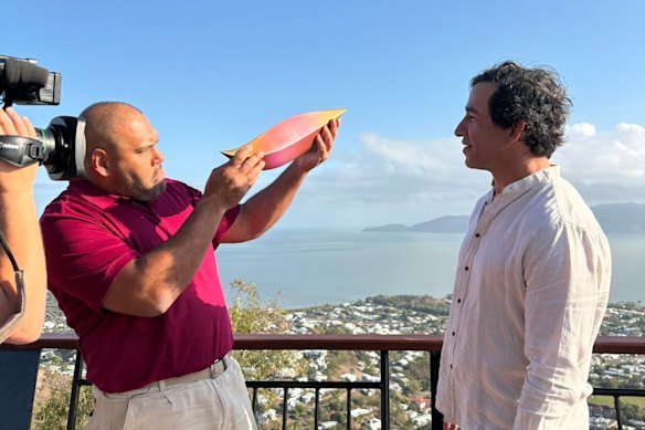 Sam Thaiday and Thurston examine the piece.