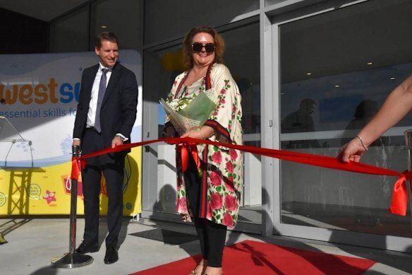 Hastie and Gina Rinehart in 2018 at the launch of a learn-to-swim facility.