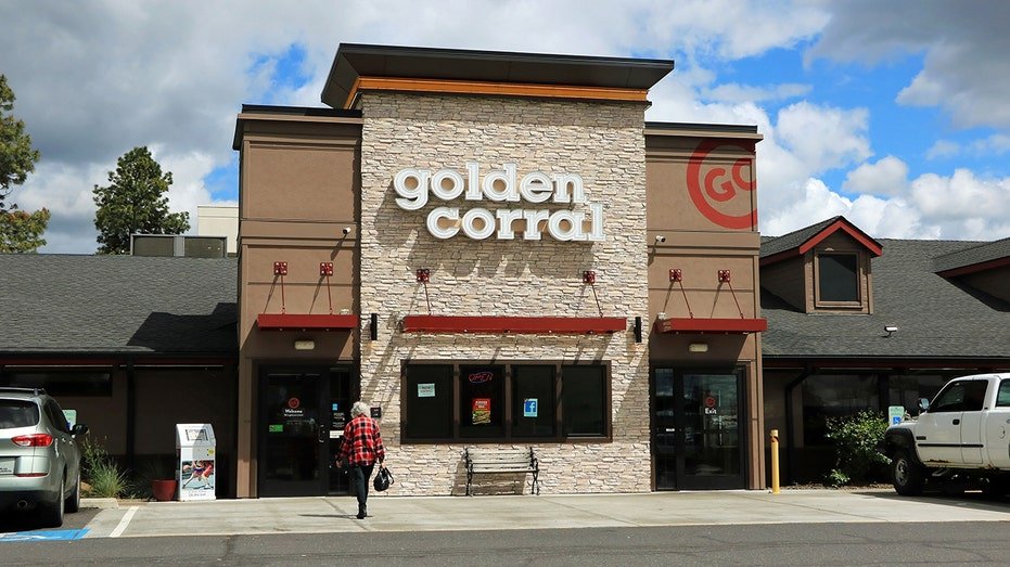 Entrance to Golden Corral buffet