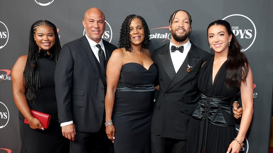 Jalen Brunson with family