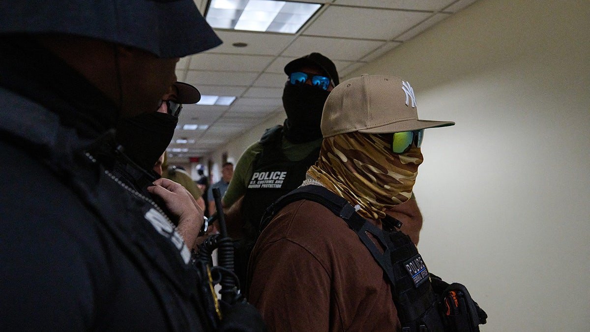 ICE-Detains-Immigrants-in-New-York-Court-House