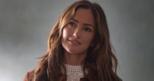 Minka Kelly’s Ultra-Cozy ‘Ransom Canyon’ Cardigan Is Bound to Be Everywhere This Fall — The Look Minka Kelly’s Ultra-Cozy ‘Ransom Canyon’ Cardigan Is Bound to Be Everywhere This Fall — The Look