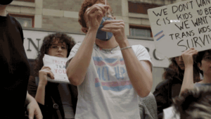 Trans activists inject themselves with hormones in viral stunt protesting Trump’s DOJ deal with NYU Trans activists inject themselves with hormones in viral stunt protesting Trump’s DOJ deal with NYU