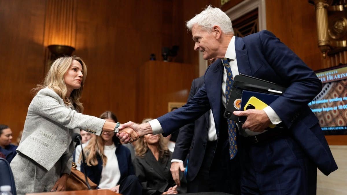 Nicole Saphier shakes the hand of Sen. Bill Cassidy, R-La.