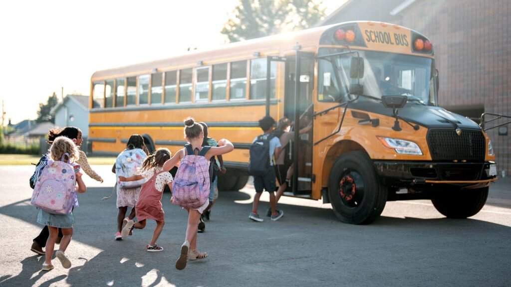 School bus driver shortage persists as districts raise pay to compete for workers School bus driver shortage persists as districts raise pay to compete for workers